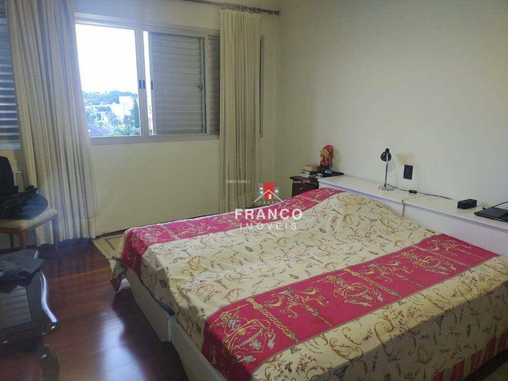 Apartamento para alugar com 3 quartos, 242m² - Foto 13