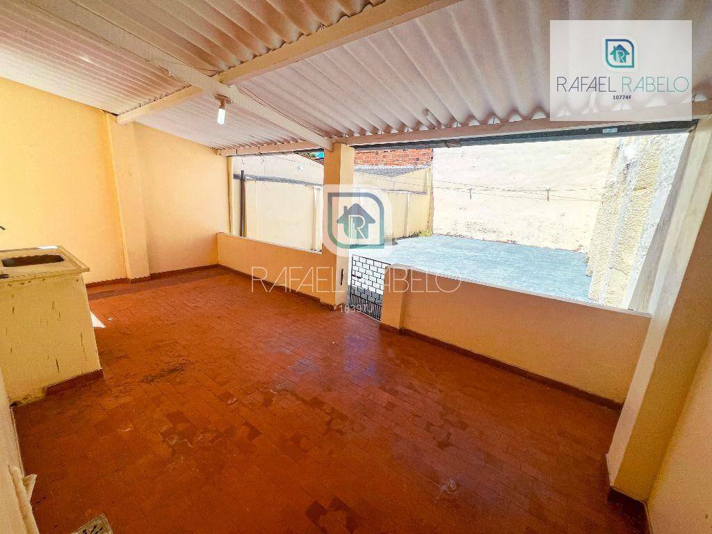 Casa para alugar com 5 quartos, 250m² - Foto 12