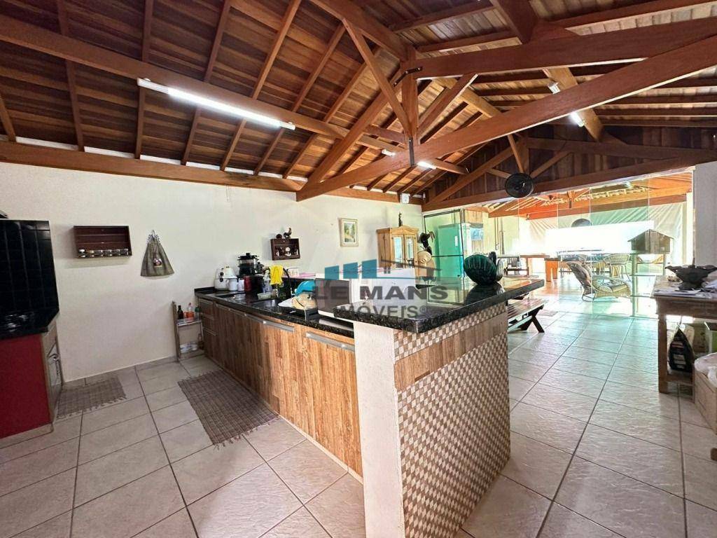 Casa à venda com 3 quartos, 250m² - Foto 13