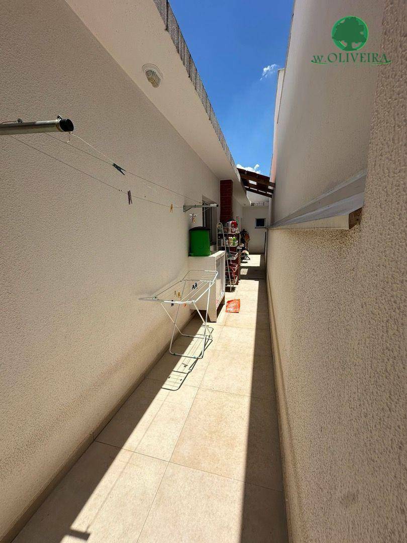 Casa à venda com 2 quartos, 52m² - Foto 2