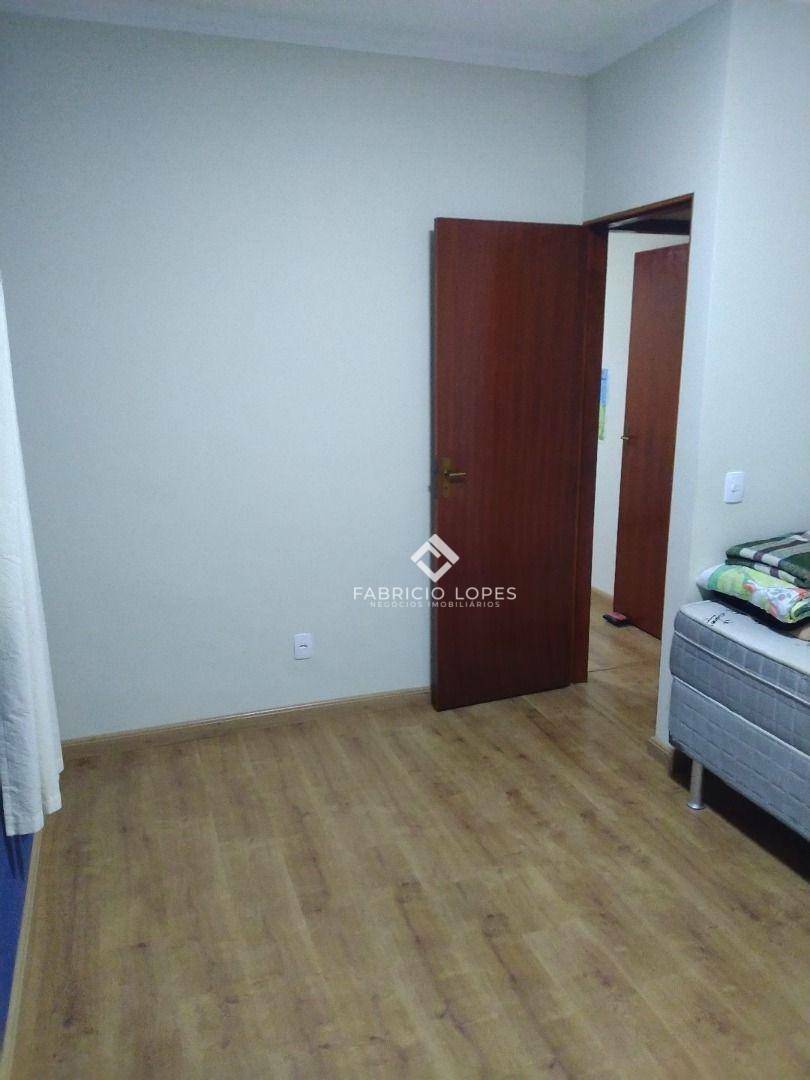 Casa à venda com 4 quartos, 180m² - Foto 14