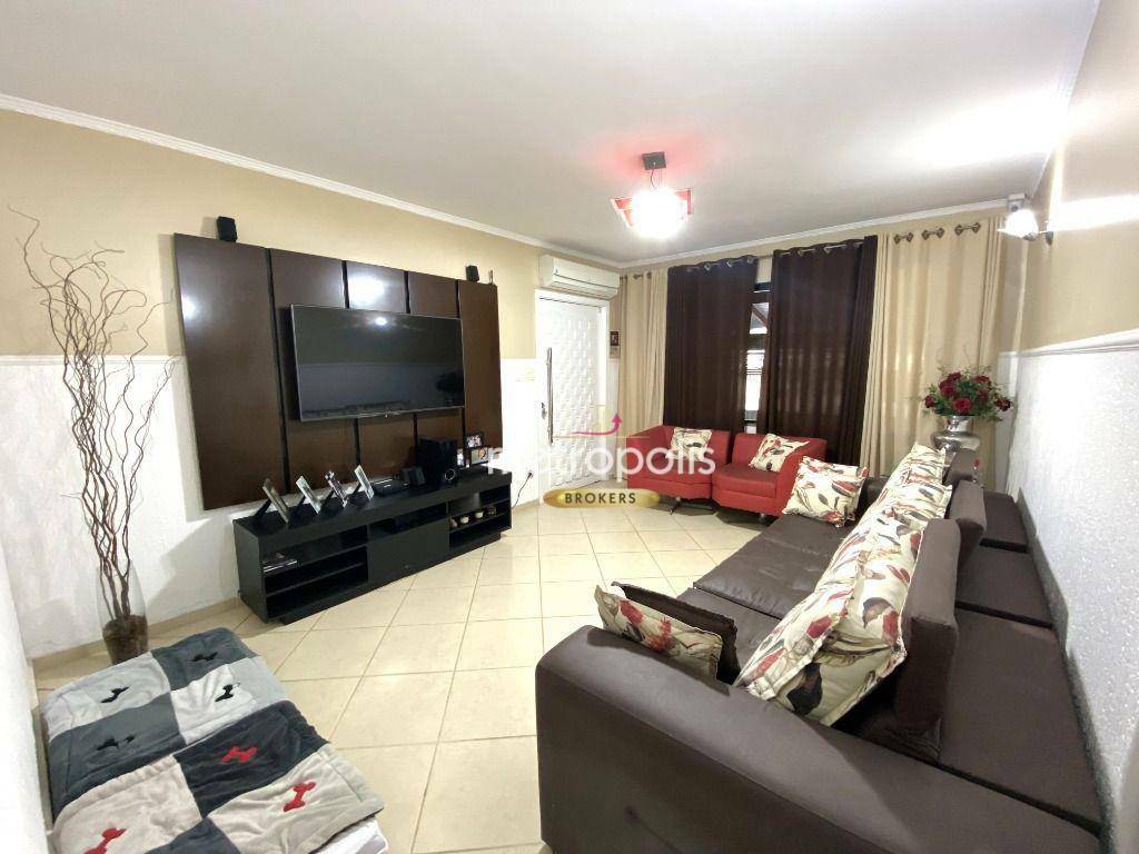 Sobrado à venda com 3 quartos, 241m² - Foto 1