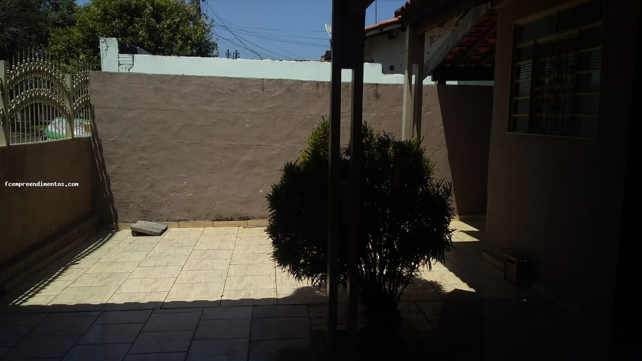 Casa à venda com 2 quartos, 200m² - Foto 16