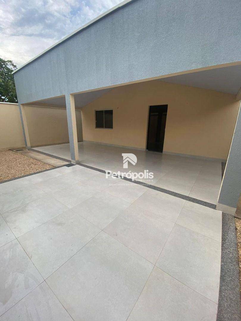 Casa à venda com 3 quartos, 132m² - Foto 1