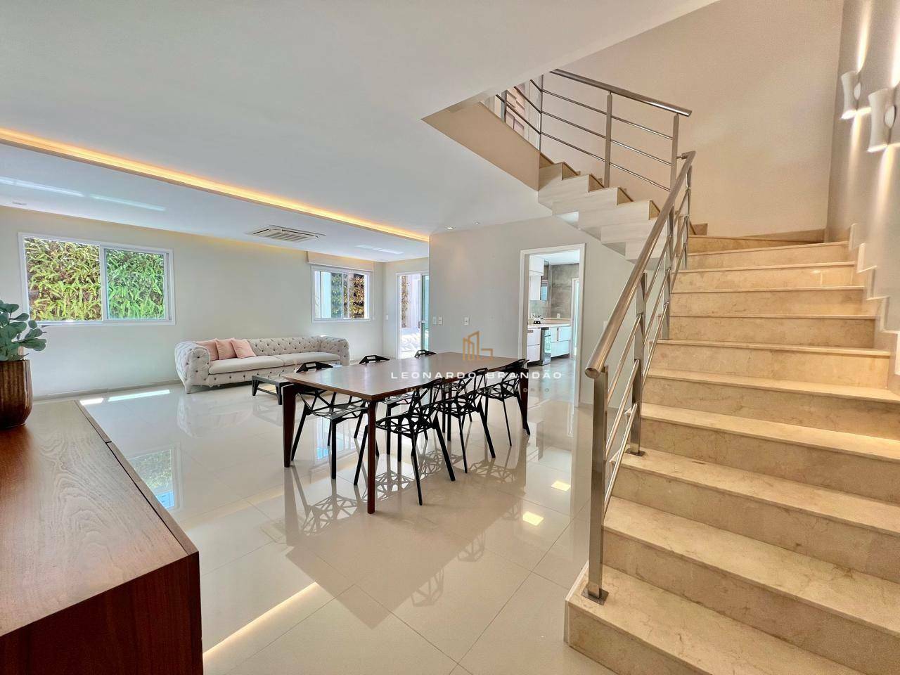Casa de Condomínio à venda com 4 quartos, 246m² - Foto 4