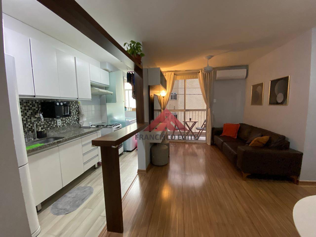 Apartamento à venda com 2 quartos, 77m² - Foto 3