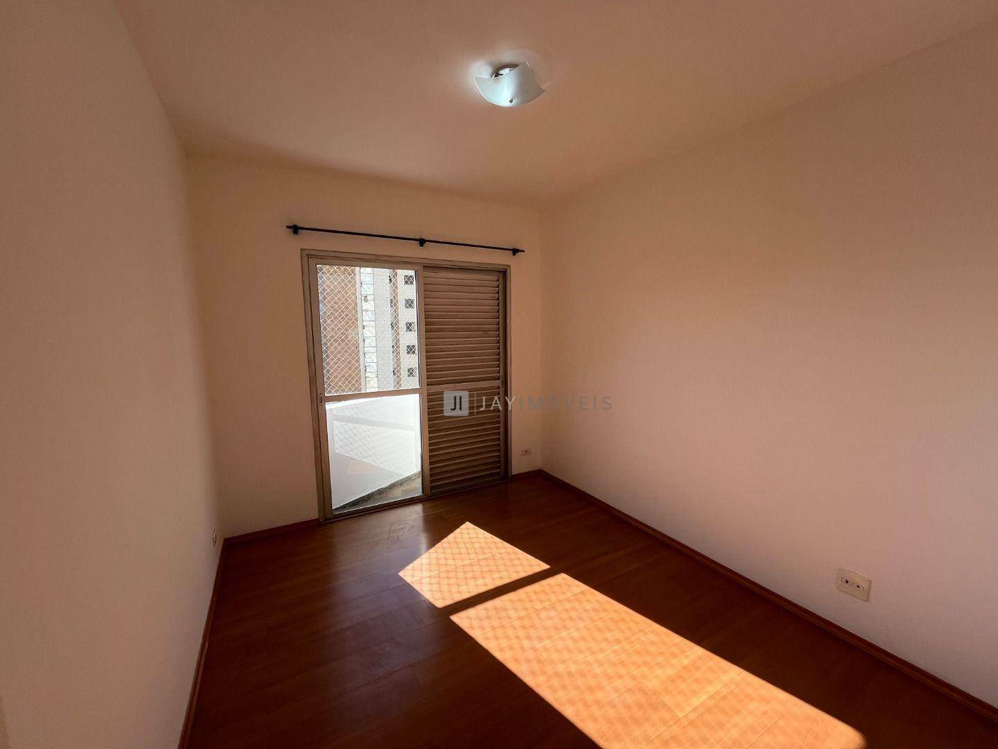 Apartamento para alugar com 4 quartos, 130m² - Foto 8