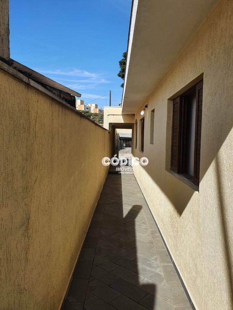 Casa à venda com 3 quartos, 252m² - Foto 8