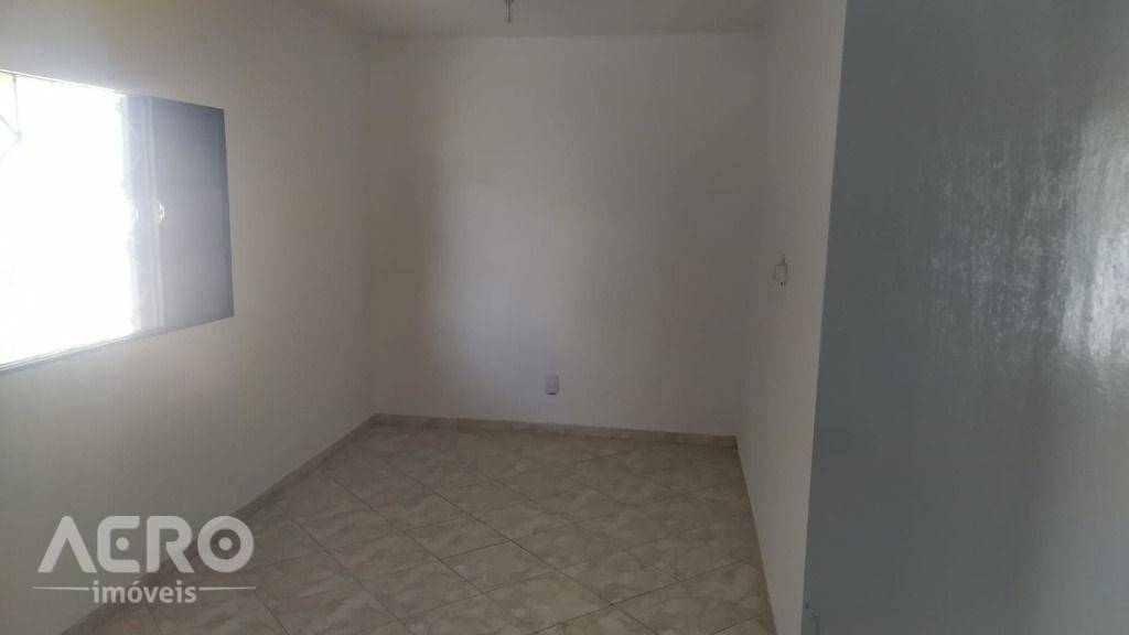 Casa para alugar com 2 quartos, 90m² - Foto 13