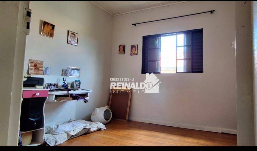 Casa à venda com 3 quartos, 211m² - Foto 4