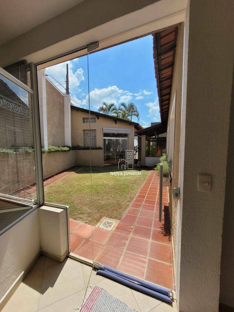 Casa à venda e aluguel com 3 quartos, 232m² - Foto 4