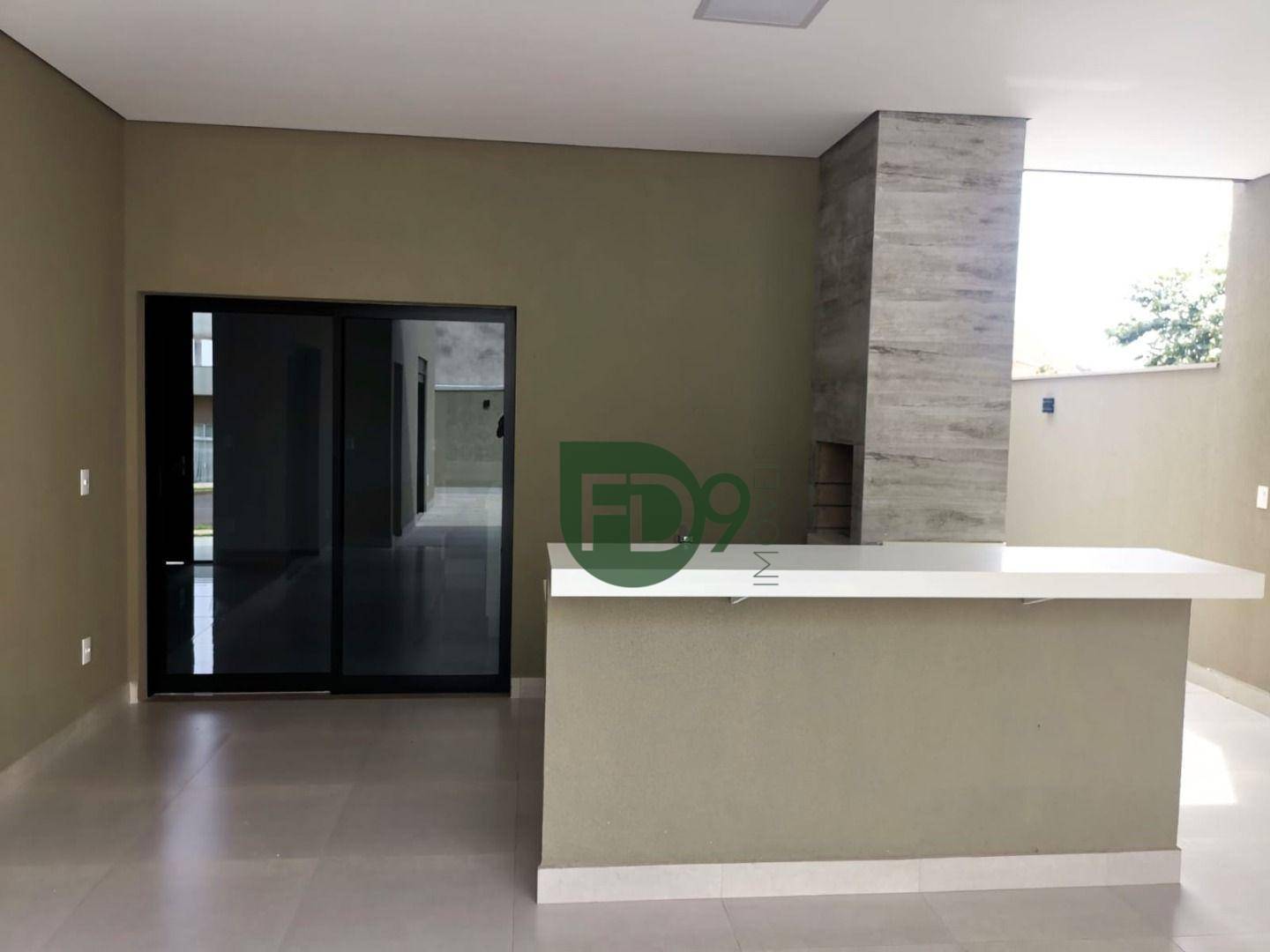 Casa de Condomínio à venda com 3 quartos, 241m² - Foto 2