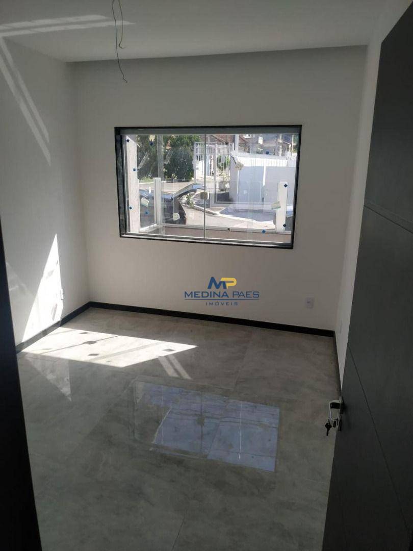 Casa à venda com 5 quartos, 200m² - Foto 14