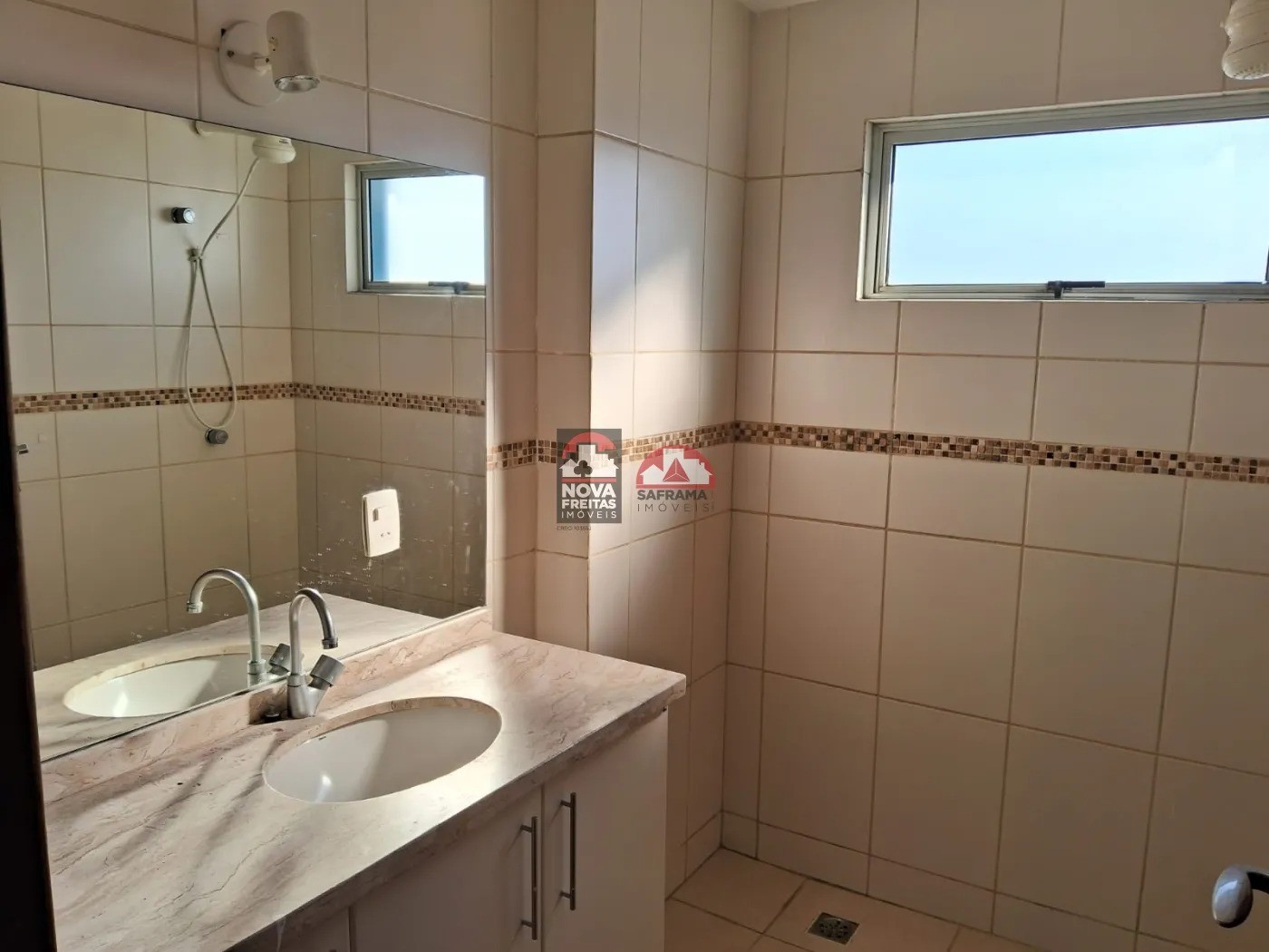 Apartamento para alugar com 2 quartos, 200m² - Foto 12