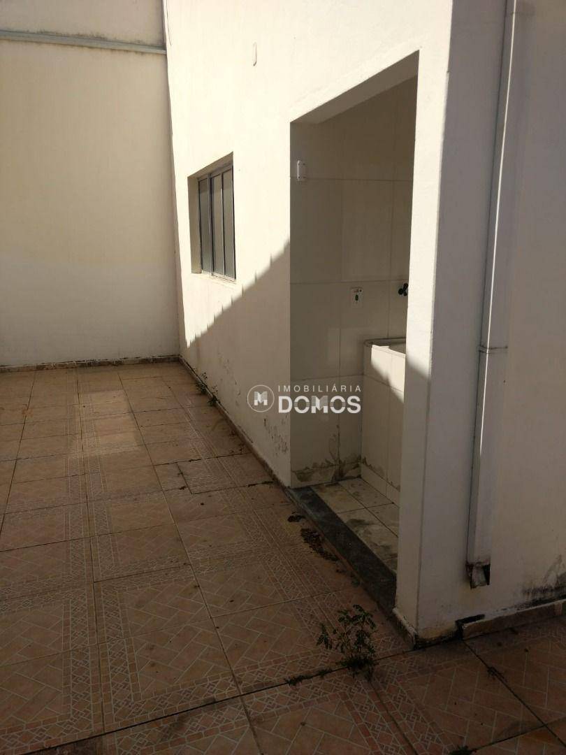 Casa à venda com 3 quartos, 113m² - Foto 2