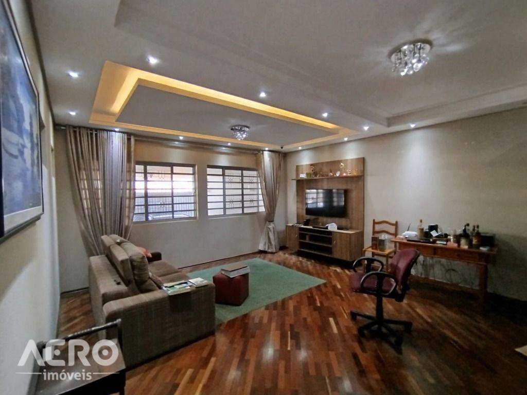 Casa, 3 quartos, 335 m² - Foto 1