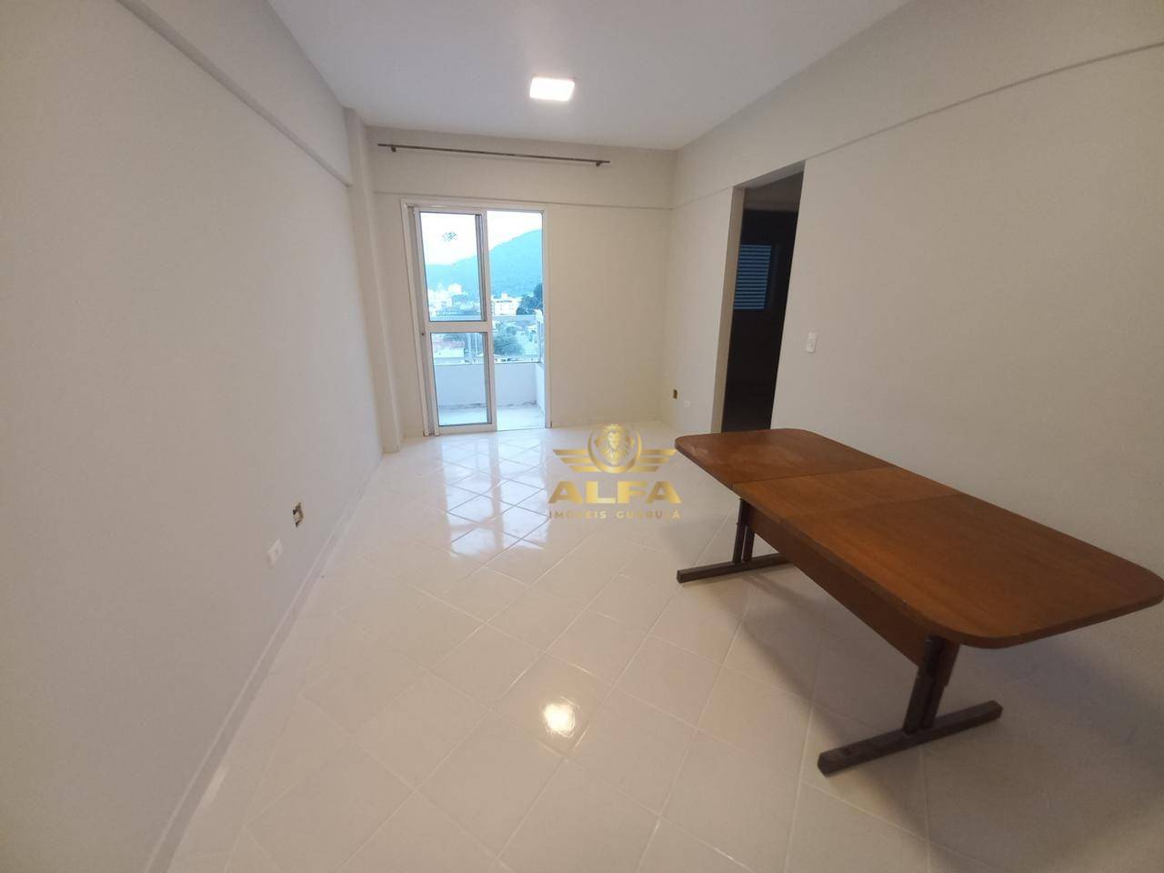 Apartamento à venda com 2 quartos, 72m² - Foto 2