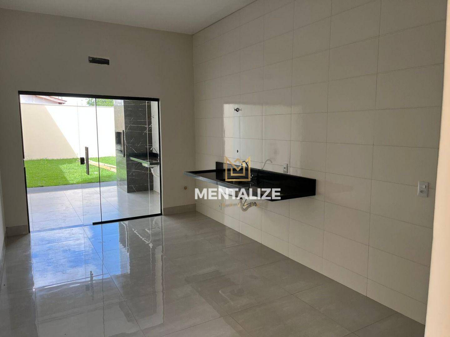 Casa à venda com 3 quartos, 121m² - Foto 1