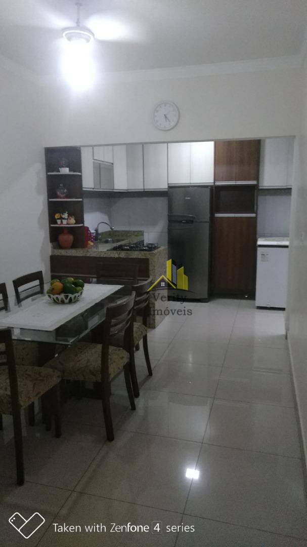 Casa à venda com 2 quartos, 70m² - Foto 13