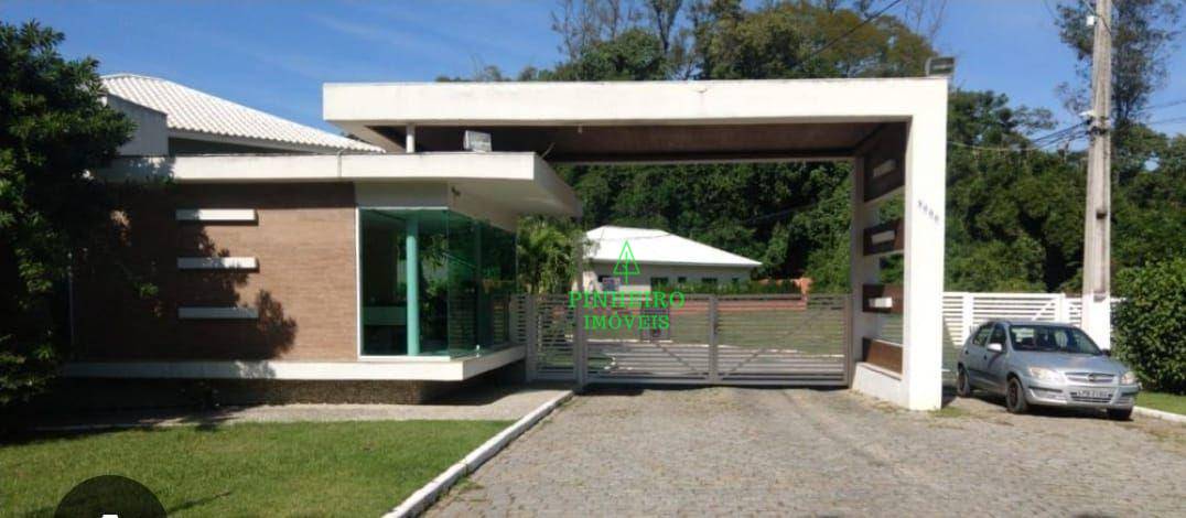 Casa de Condomínio à venda com 4 quartos, 232m² - Foto 1