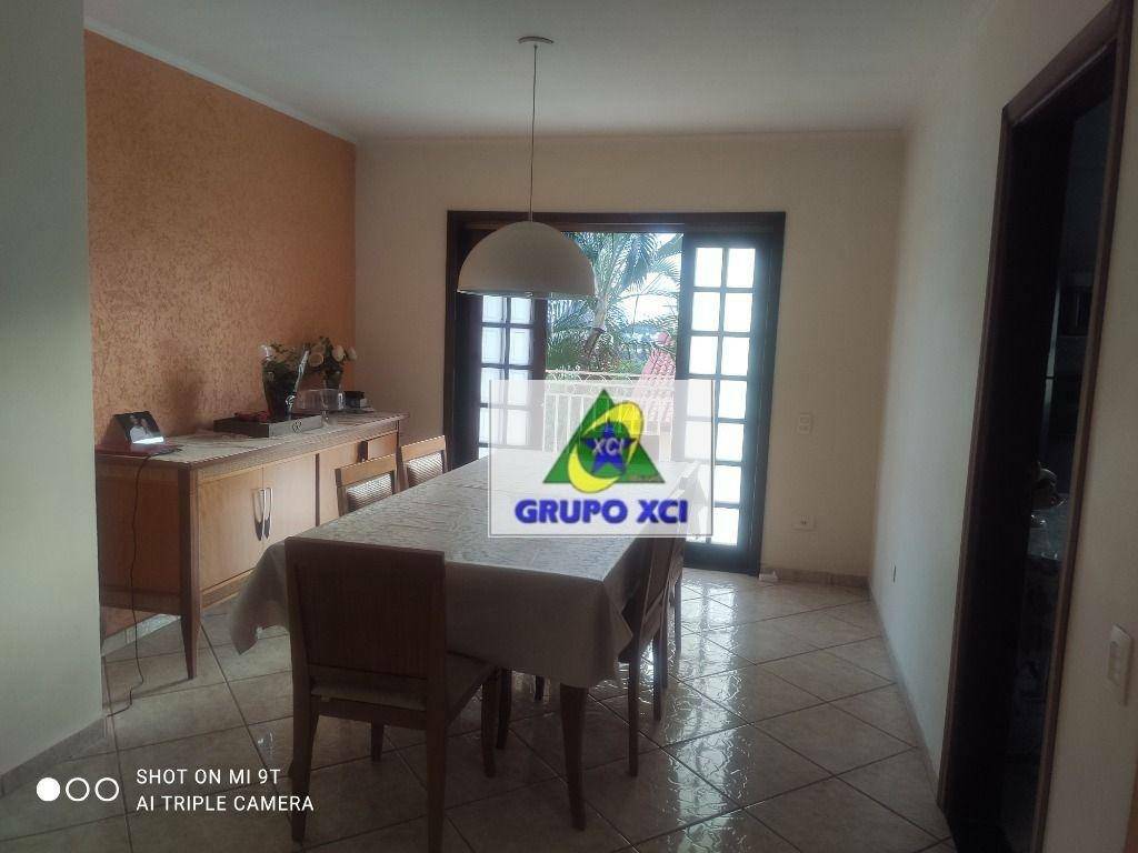 Casa para alugar com 3 quartos, 240m² - Foto 10