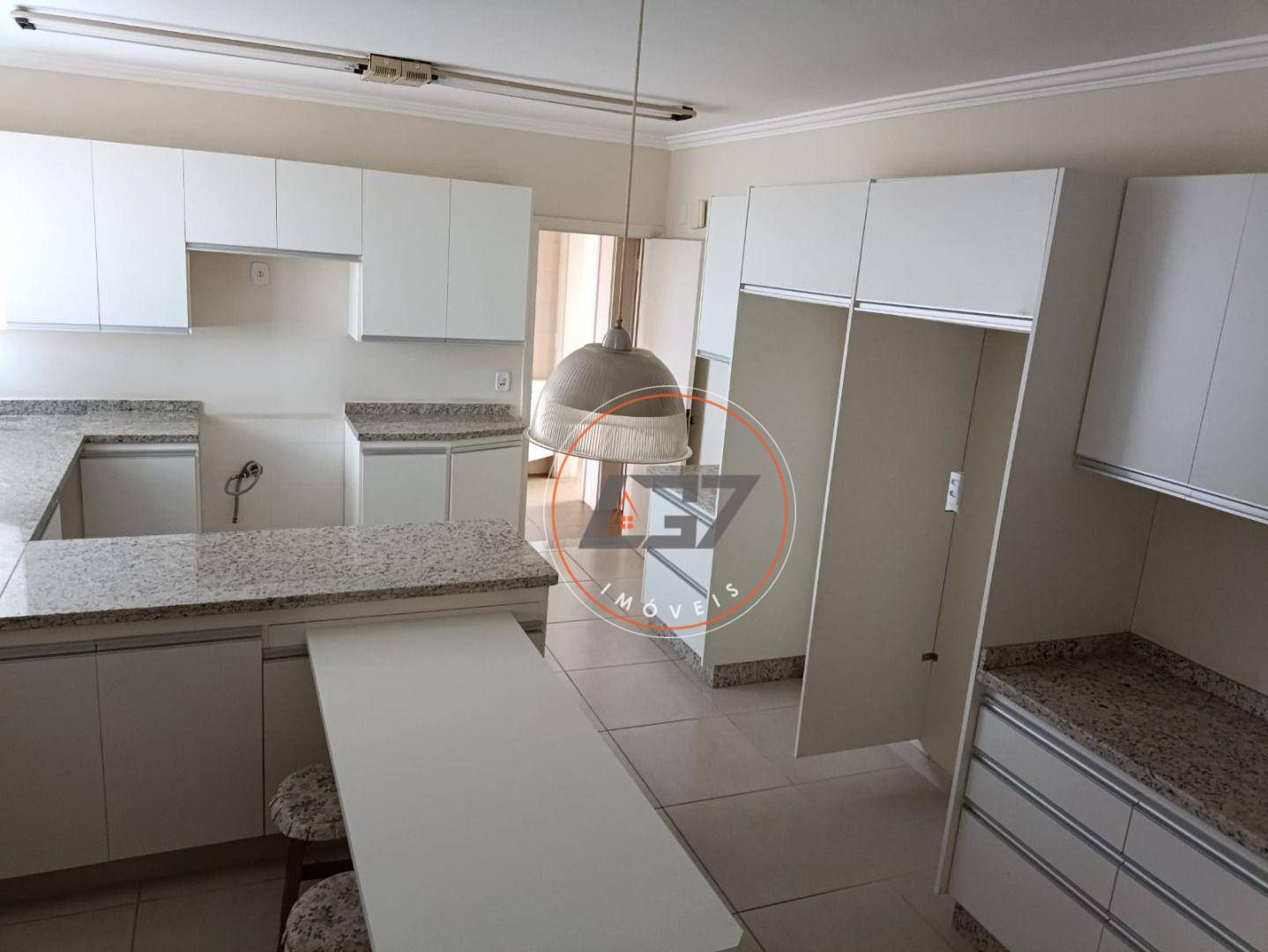 Apartamento à venda com 3 quartos, 180m² - Foto 4