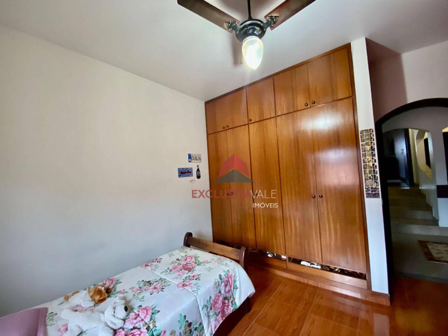 Casa à venda com 4 quartos, 326m² - Foto 12