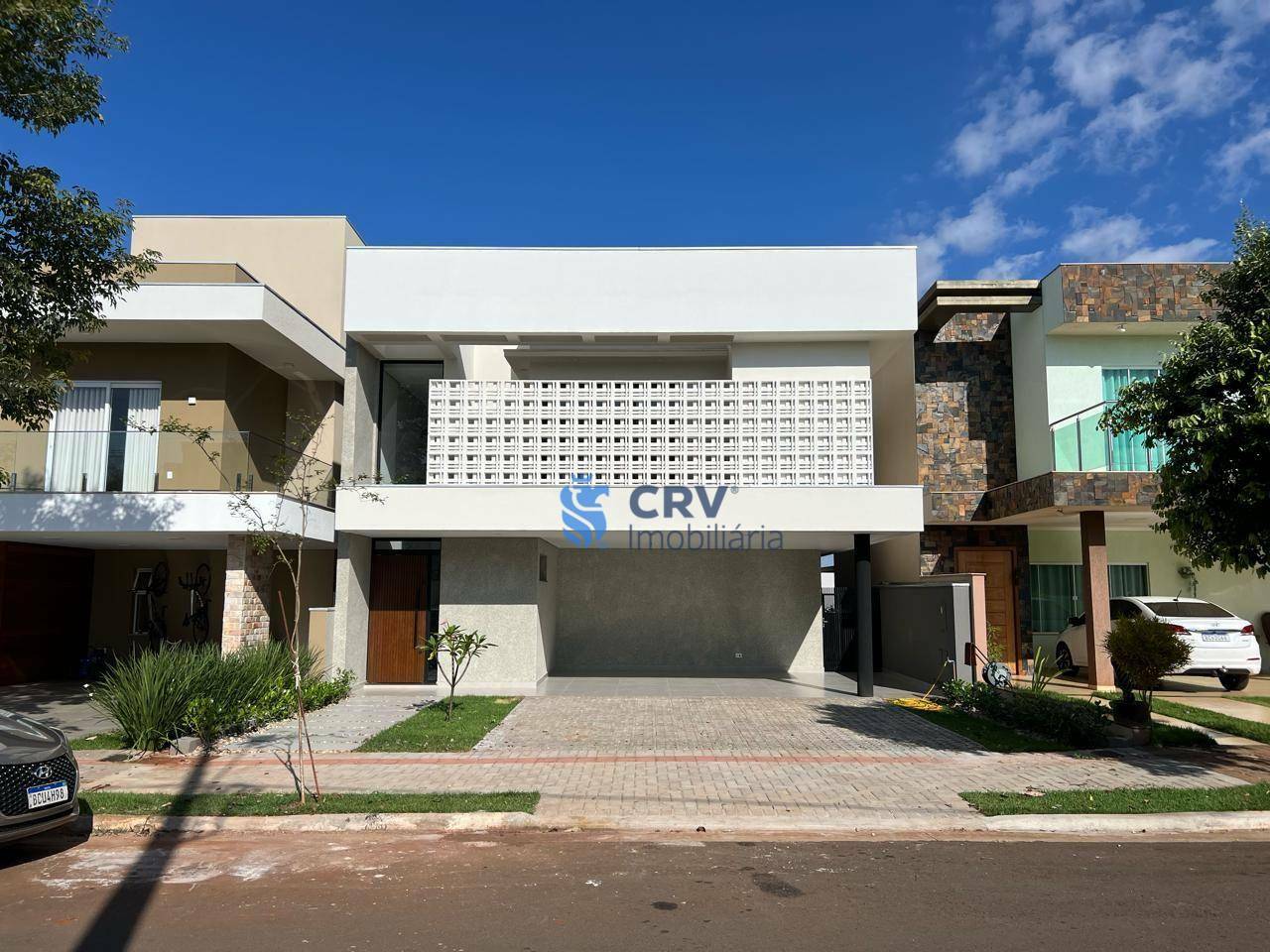 Sobrado à venda com 3 quartos, 235m² - Foto 1