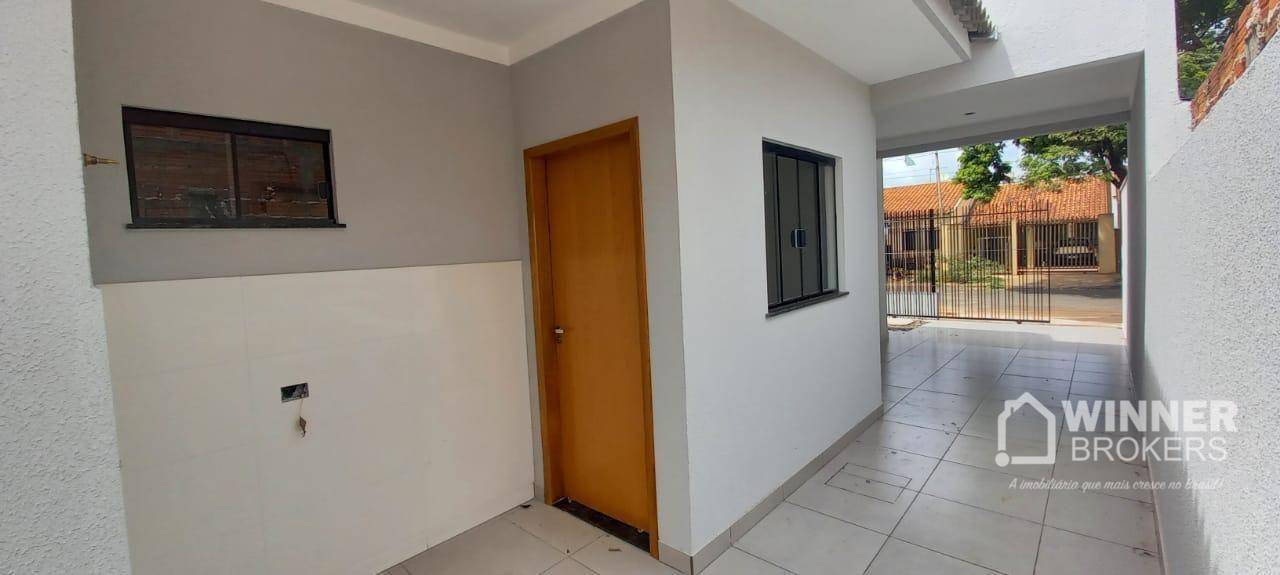 Casa à venda com 3 quartos, 75m² - Foto 4