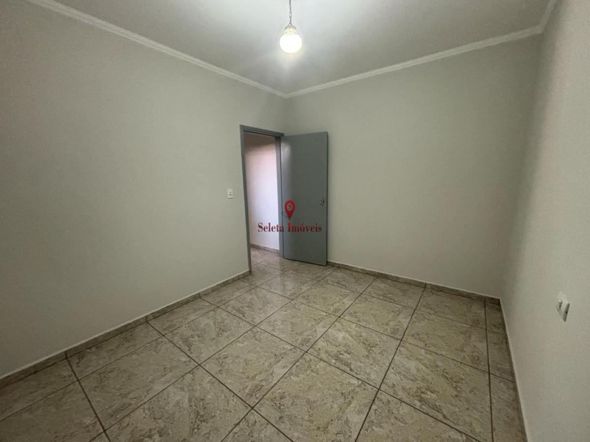 Casa à venda com 2 quartos, 250m² - Foto 11