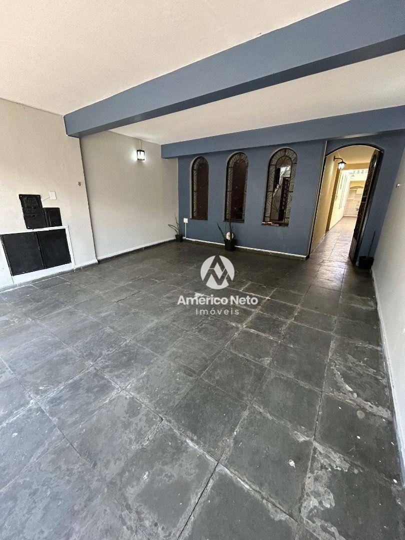 Sobrado à venda com 3 quartos, 174m² - Foto 1