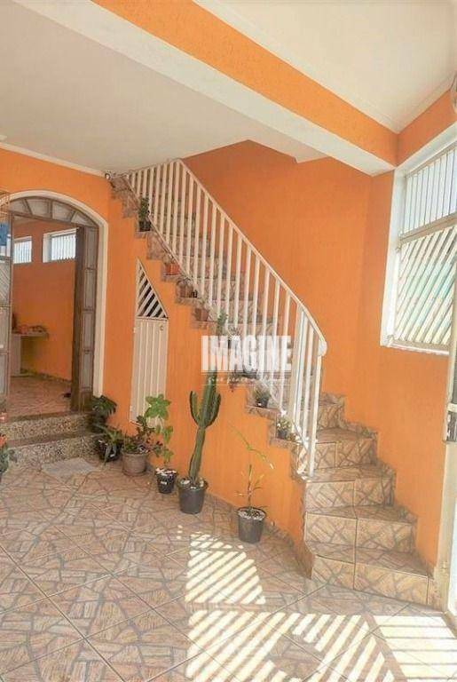 Sobrado à venda com 3 quartos, 300m² - Foto 1