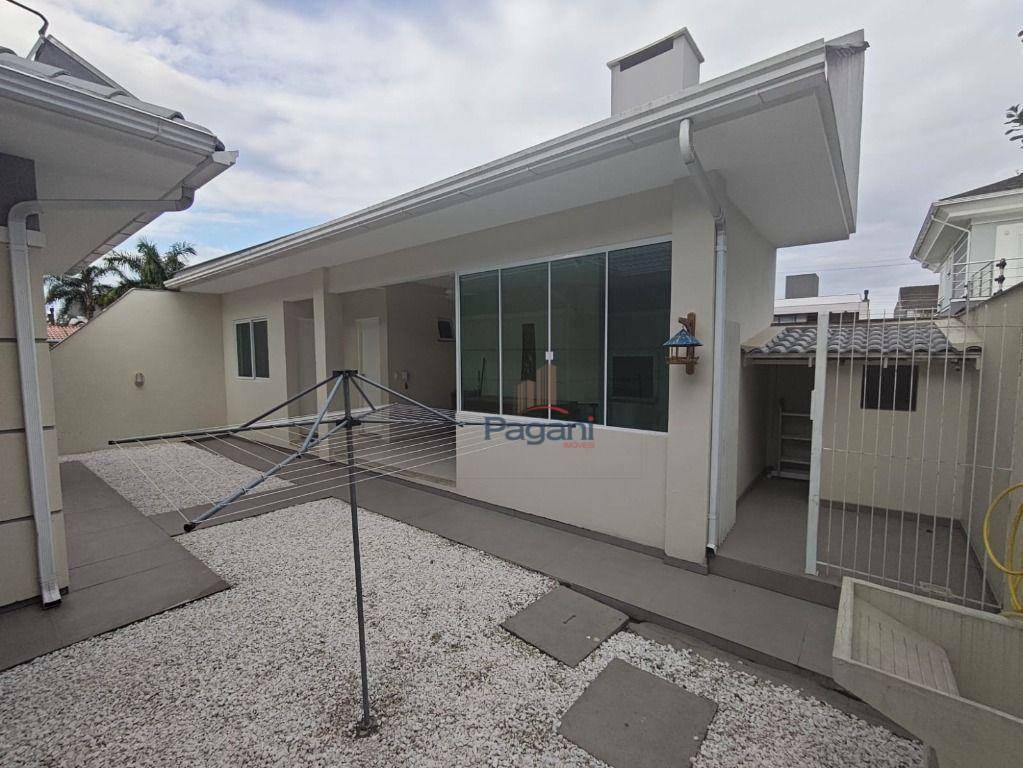 Casa à venda com 3 quartos, 196m² - Foto 11