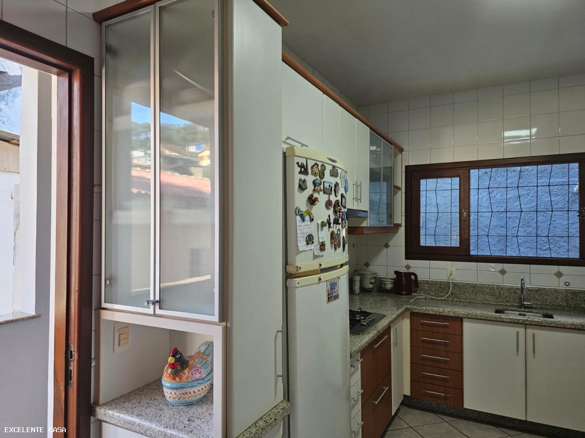 Casa à venda com 3 quartos, 250m² - Foto 18