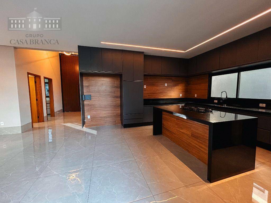 Casa de Condomínio à venda com 3 quartos, 258m² - Foto 1