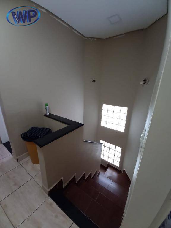 Sobrado à venda com 2 quartos, 240m² - Foto 4