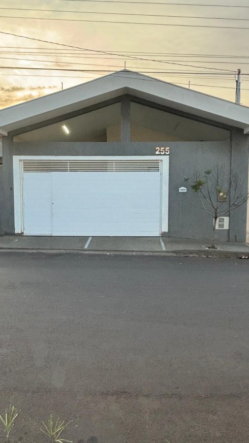 Casa à venda com 3 quartos, 160m² - Foto 1