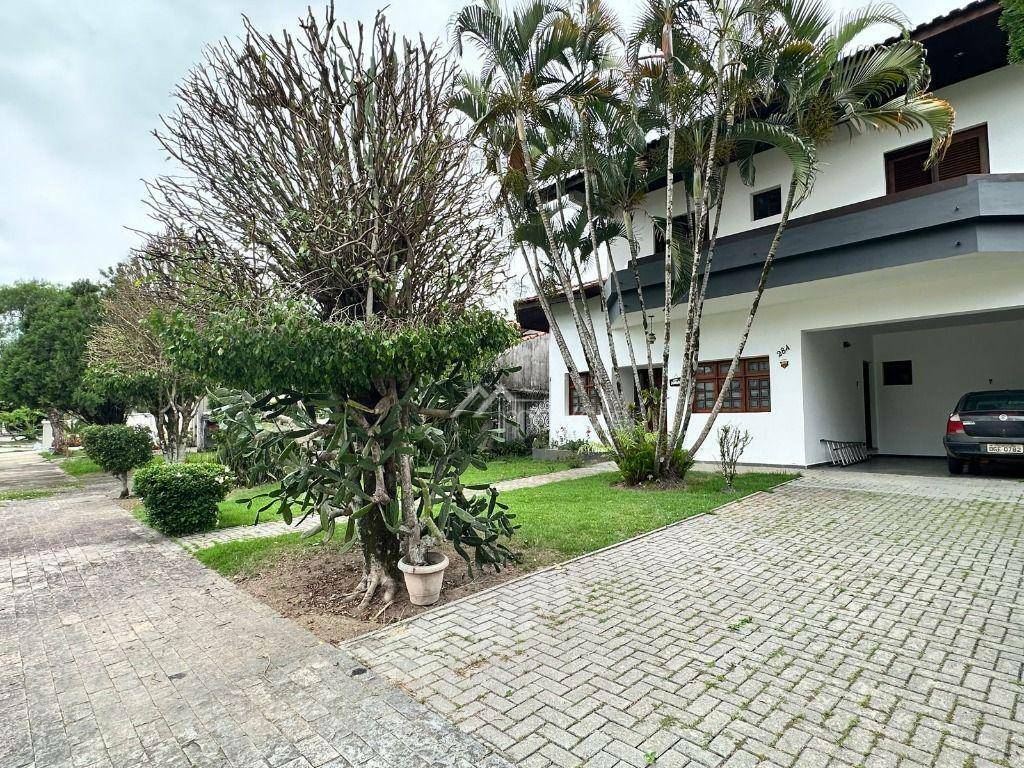 Casa de Condomínio para alugar com 4 quartos, 400m² - Foto 44