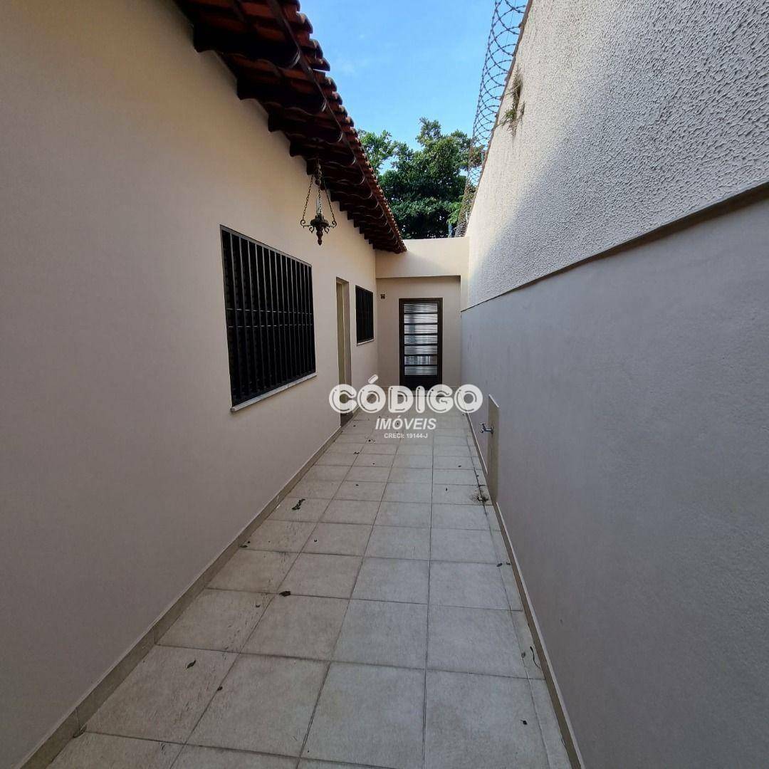 Casa à venda e aluguel com 3 quartos, 250m² - Foto 3