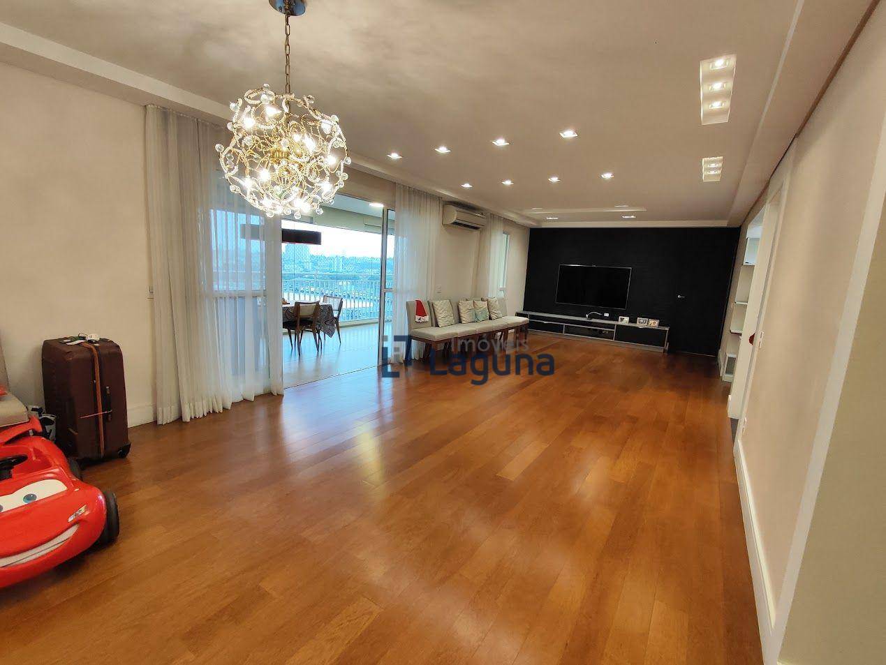 Apartamento à venda com 3 quartos, 155m² - Foto 1