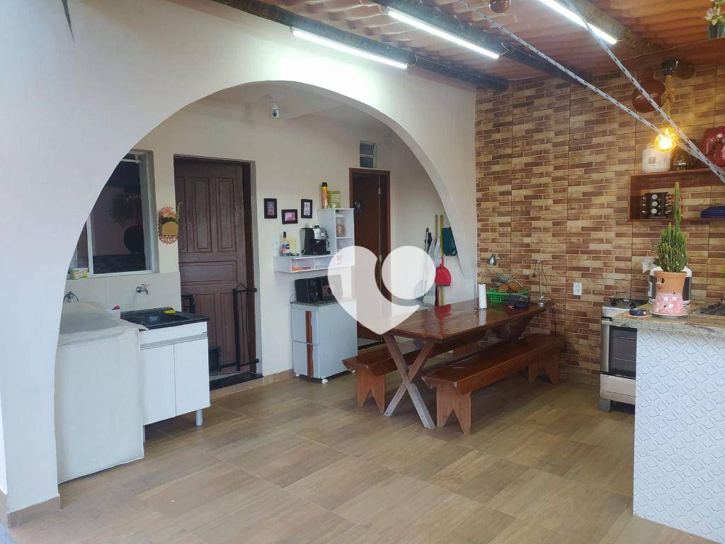 Casa à venda com 3 quartos, 180m² - Foto 12