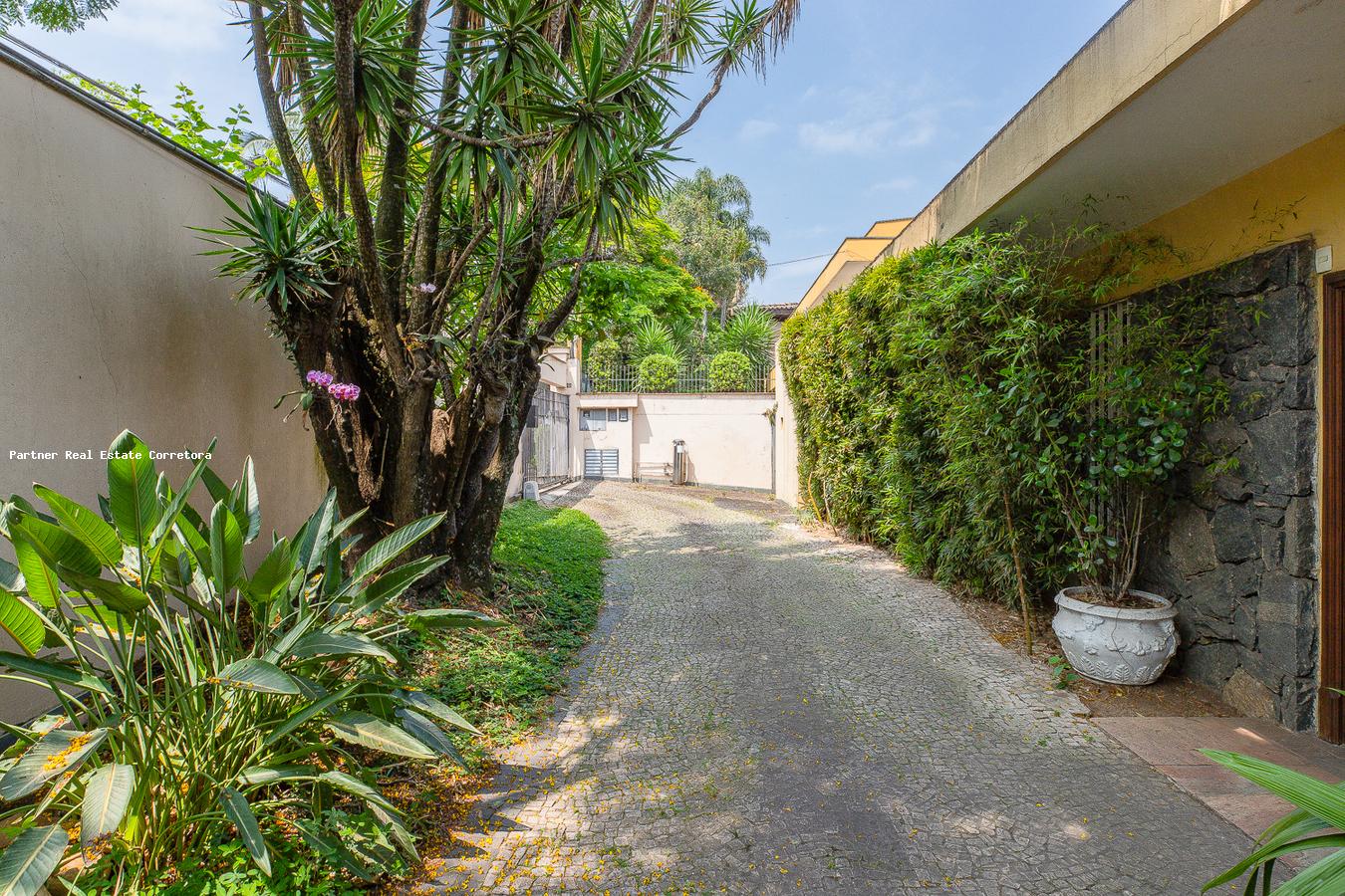 Casa à venda com 4 quartos, 739m² - Foto 2