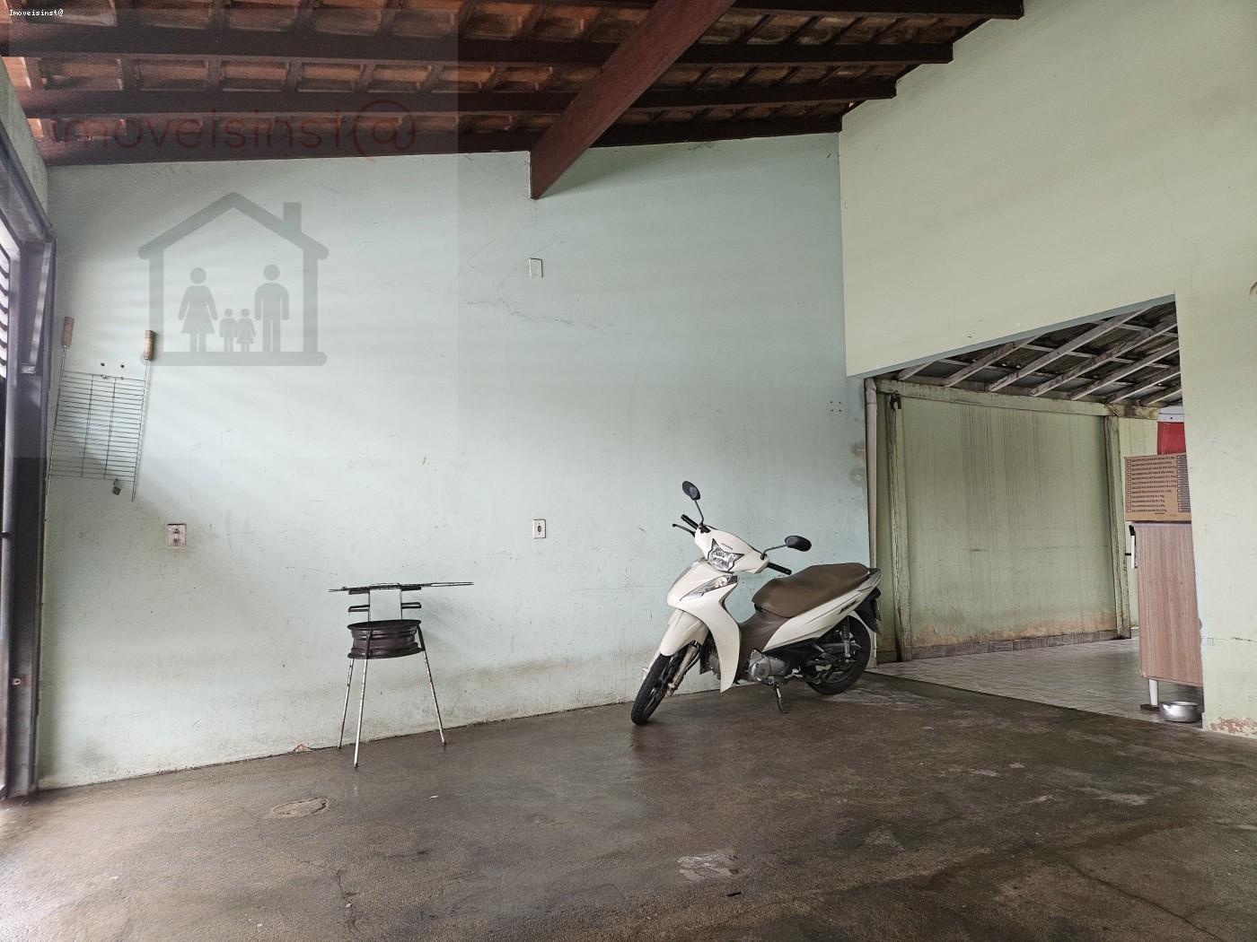 Casa à venda com 3 quartos, 115m² - Foto 1