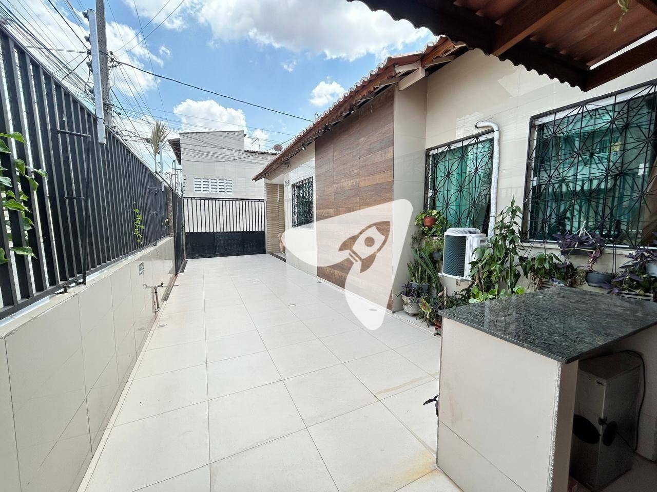 Casa à venda com 3 quartos, 90m² - Foto 2