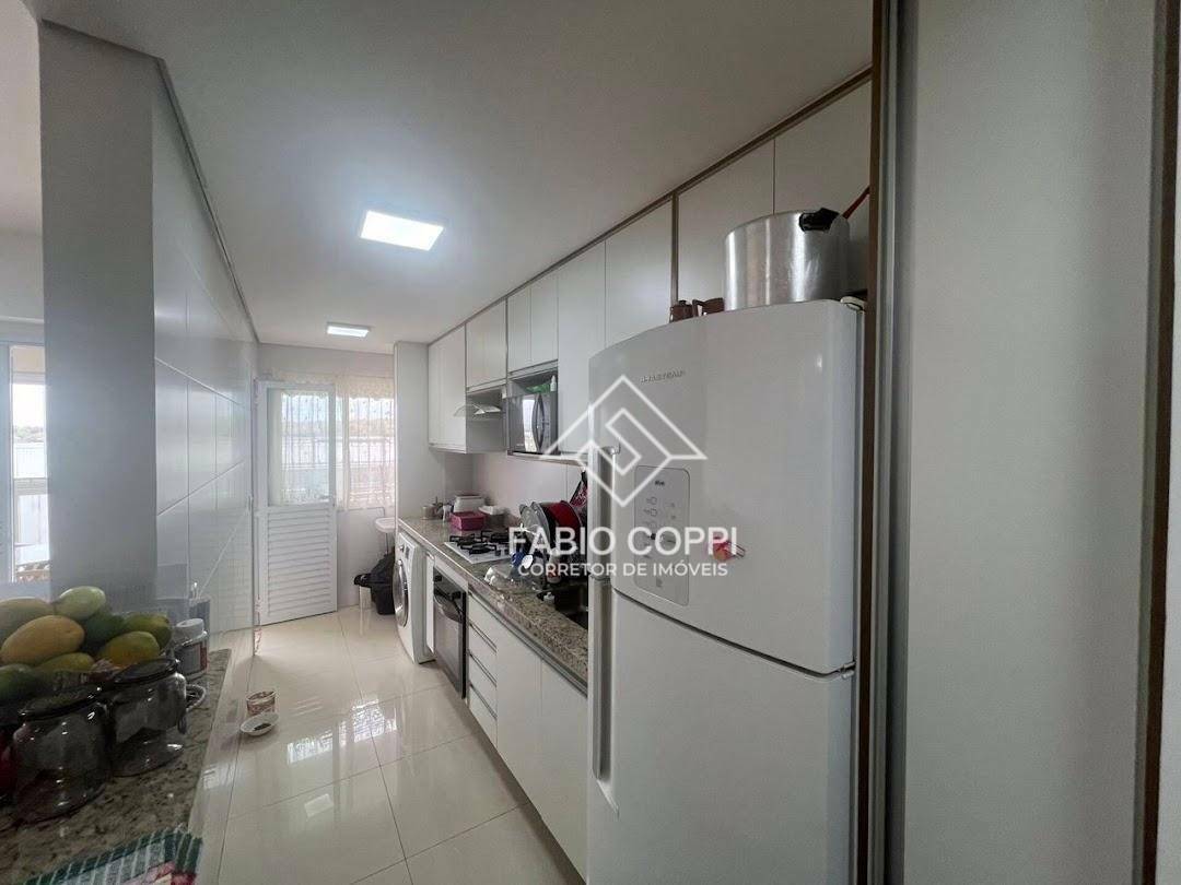 Apartamento à venda com 2 quartos, 74m² - Foto 2