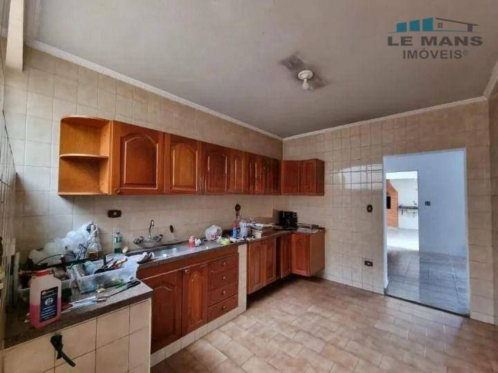 Casa à venda com 3 quartos, 237m² - Foto 3