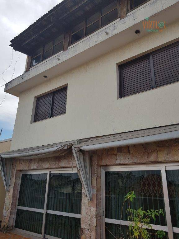 Sobrado à venda com 4 quartos, 600m² - Foto 1