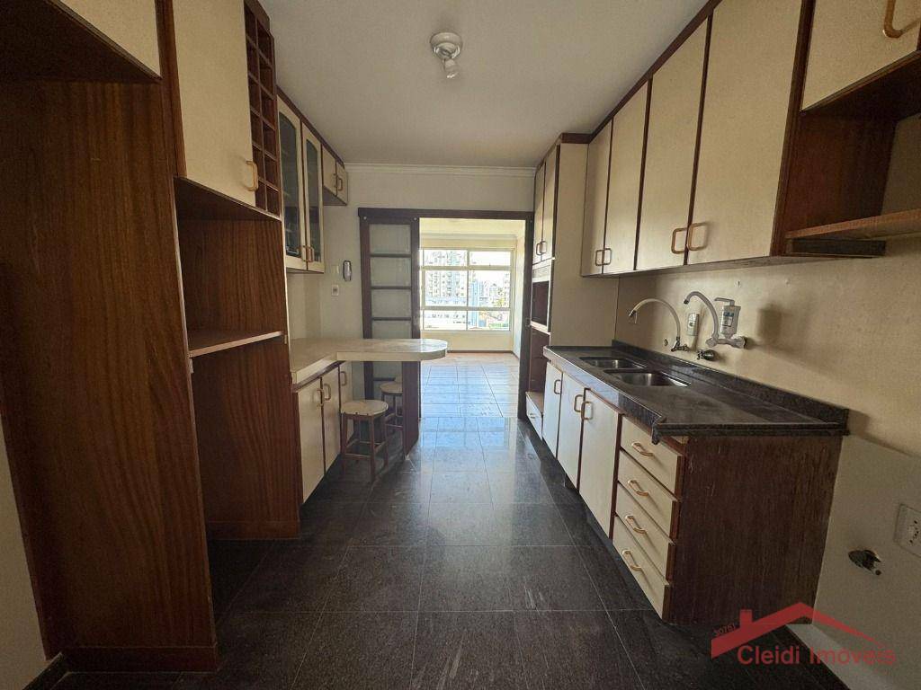 Apartamento para alugar com 3 quartos, 122m² - Foto 6