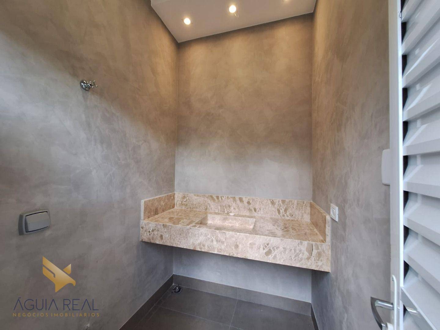 Casa à venda com 3 quartos, 170m² - Foto 2