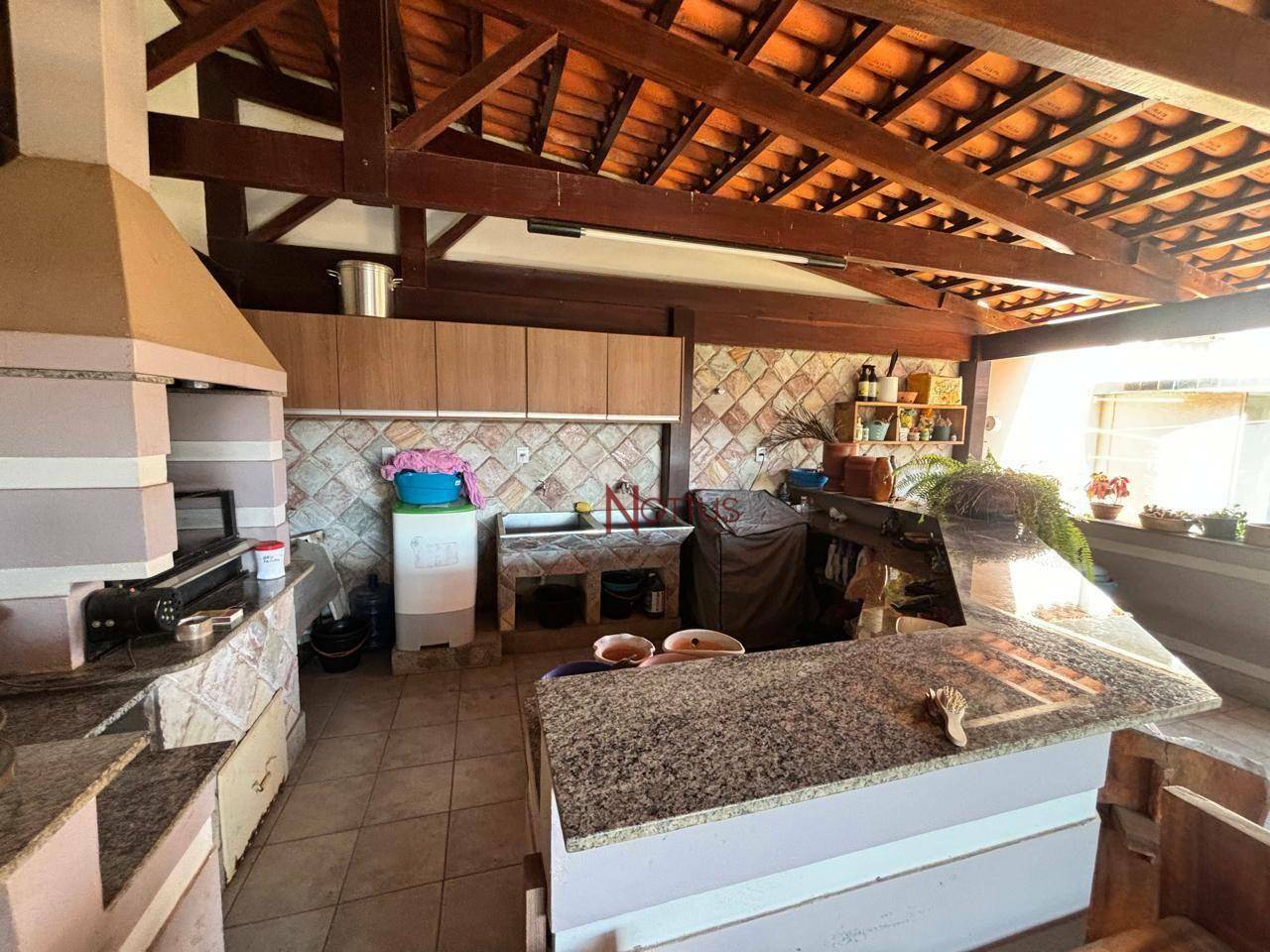 Casa à venda com 4 quartos, 358m² - Foto 7